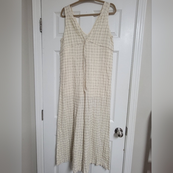 Urban Outfitters NWT Plunging Wide Leg Jumpsuit Size XS. - Picture 3 of 13